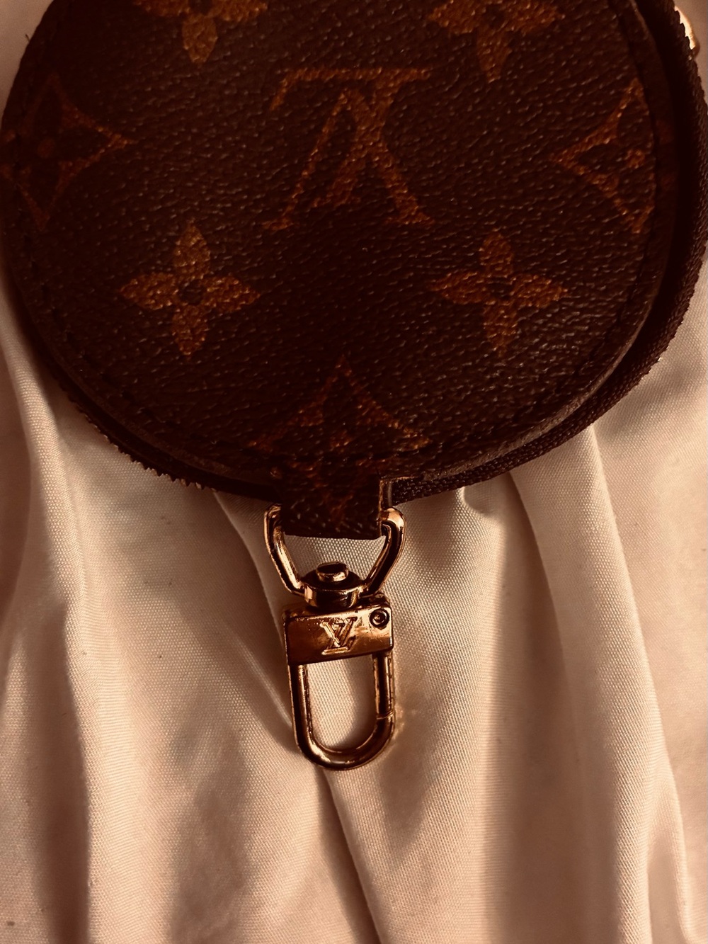 Louis Vuitton Beige Round Leather Coin Pouch with Zipper - Picture 6 of 8